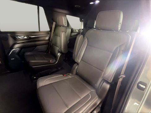 Used 2024 GMC Yukon Denali w/ Advanced Technology Package AWD/4WD image 19