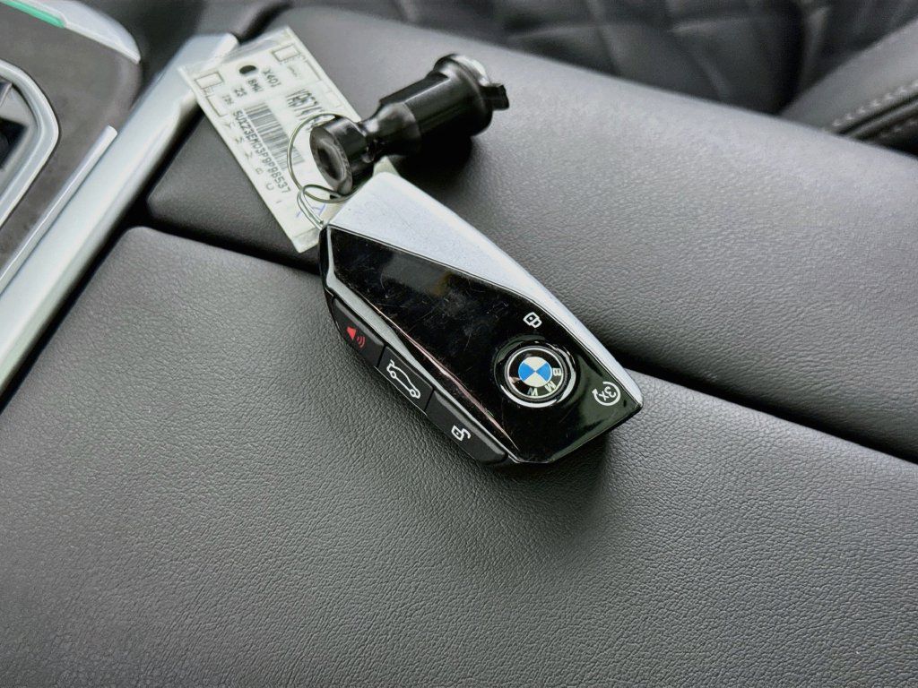 Used 2023 BMW X7 xDrive40i w/ M Sport Package AWD/4WD image 17