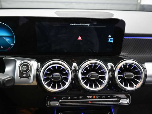 Used 2022 Mercedes-Benz GLB 250 GLB 250 image 18