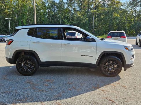 New 2026 Jeep Compass Latitude image 13