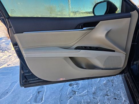 Used 2018 Toyota Camry XLE image 24