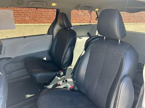 Used 2014 Toyota Sienna SE image 7