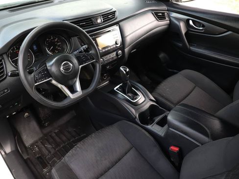 Used 2017 Nissan Rogue S w/ S Appearance Package FWD image 4