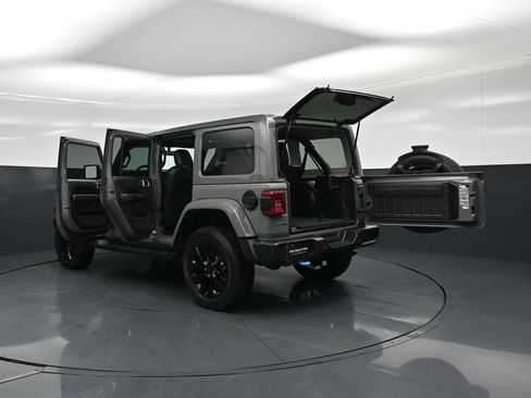 Used 2023 Jeep Wrangler Unlimited Sahara w/ Cold Weather Group AWD/4WD image 32