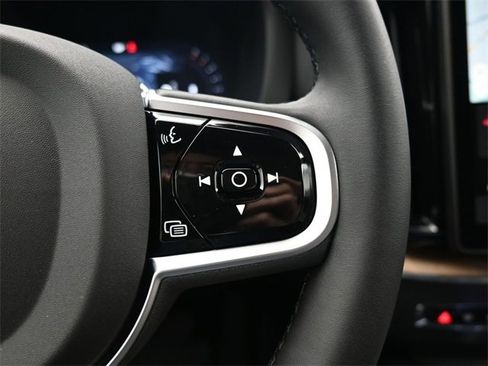 New 2026 Volvo XC60 B5 Plus w/ Protection Package Premier image 25