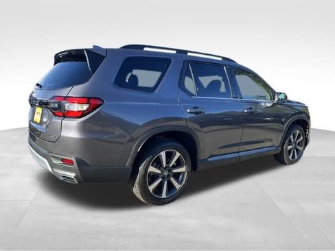 New 2025 Honda Pilot Touring image 7