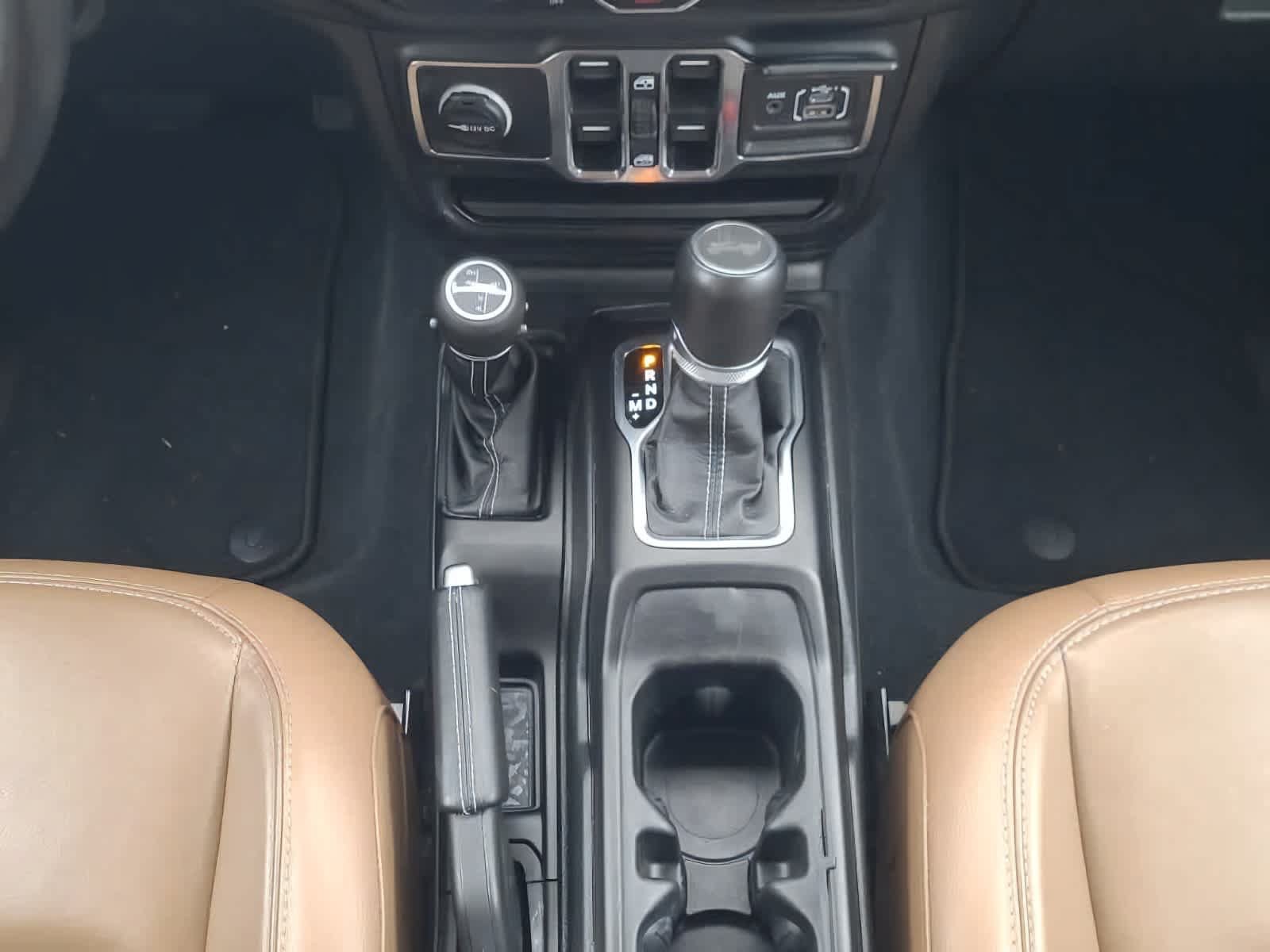 Used 2023 Jeep Wrangler Unlimited Sahara w/ Cold Weather Group AWD/4WD image 16