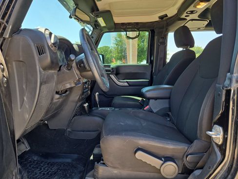 Used 2018 Jeep Wrangler Sport AWD/4WD image 16