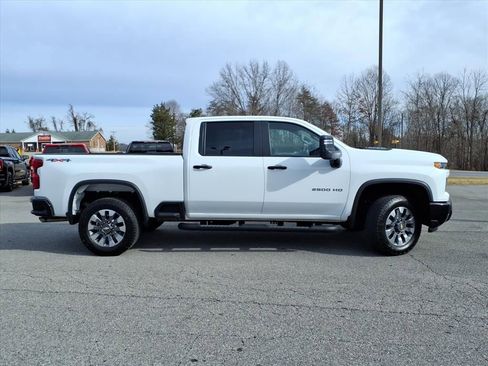 Used 2025 Chevrolet Silverado 2500 Custom image 3