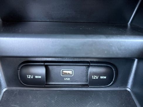 Used 2025 Kia Soul LX w/ LX Technology Package FWD image 28