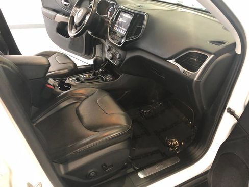 Used 2019 Jeep Cherokee Limited image 12
