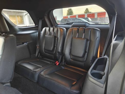 Used 2018 Ford Explorer XLT w/ Equipment Group 202A AWD/4WD image 19