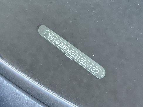 Used 2016 Volvo V60 T5 Platinum w/ Climate Package image 3