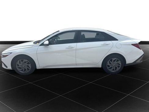 Used 2025 Hyundai Elantra Blue image 6