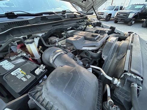Used 2018 RAM 3500 Tradesman w/ Chrome Appearance Group RWD image 26