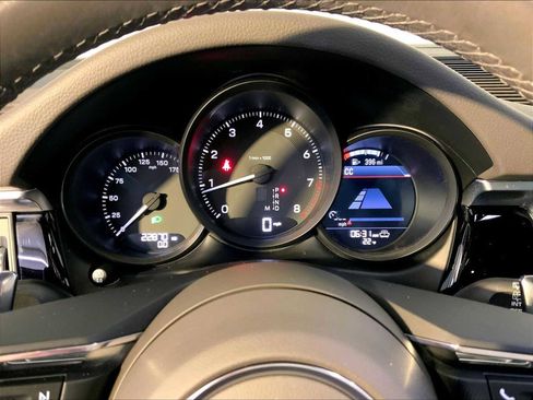 Used 2023 Porsche Macan image 29