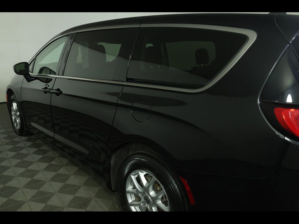 Used 2023 Chrysler Voyager LX FWD image 17