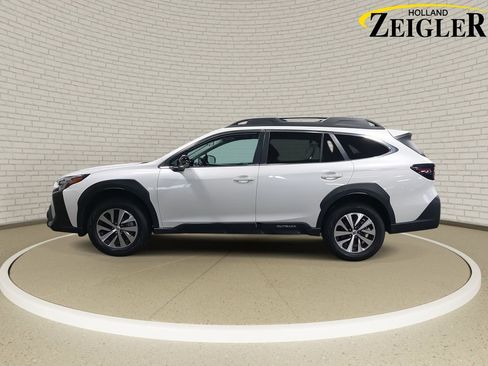 Used 2023 Subaru Outback Premium image 8