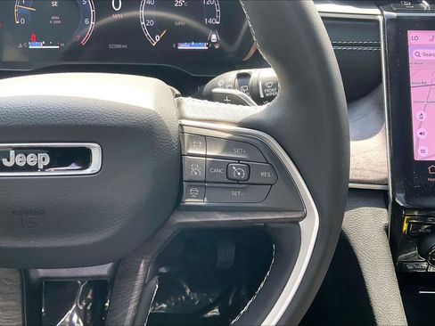 Used 2025 Jeep Grand Cherokee Limited w/ Black Appearance Package RWD image 24