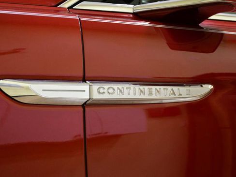 Used 2019 Lincoln Continental Select w/ Continental Climate Package image 10