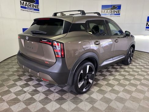 Used 2025 Nissan Kicks SR FWD image 16
