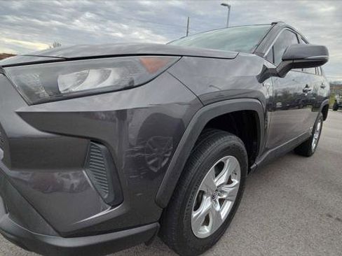 Used 2019 Toyota RAV4 LE image 1