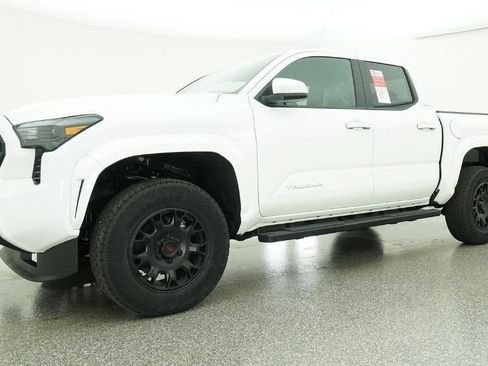 Used 2026 Toyota Tacoma SR5 RWD image 17