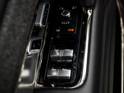 Used 2025 Land Rover Range Rover Sport SE AWD/4WD image 38