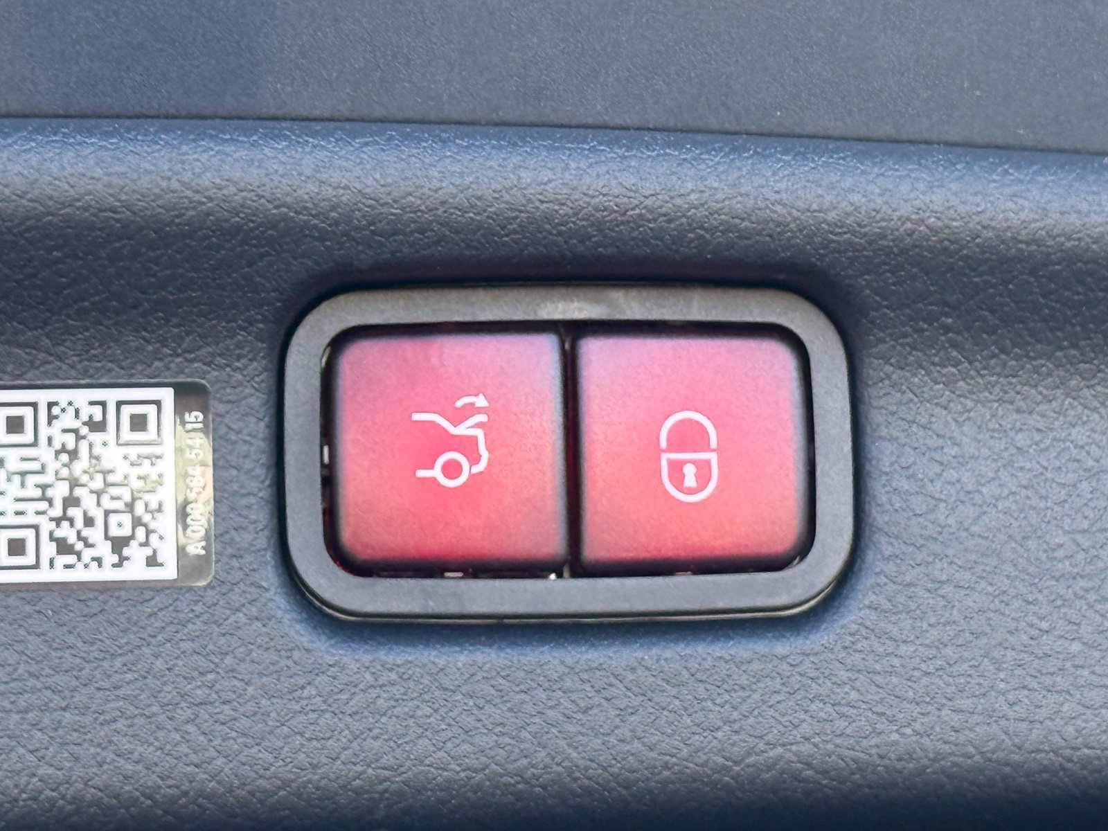 Used 2025 Mercedes-Benz C 300 Sedan image 17