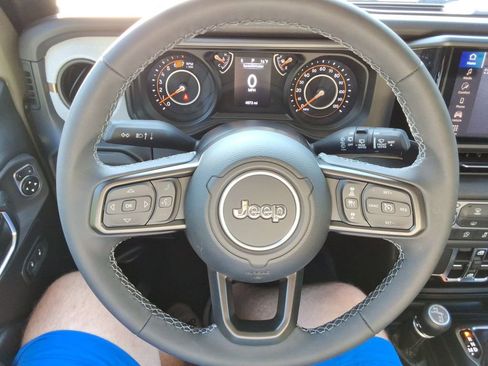 Used 2025 Jeep Wrangler Unlimited Sport AWD/4WD image 28