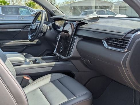 Used 2024 GMC Acadia Elevation image 27