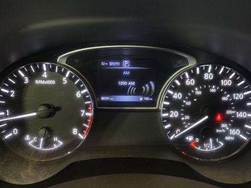 Used 2017 Nissan Pathfinder S image 23