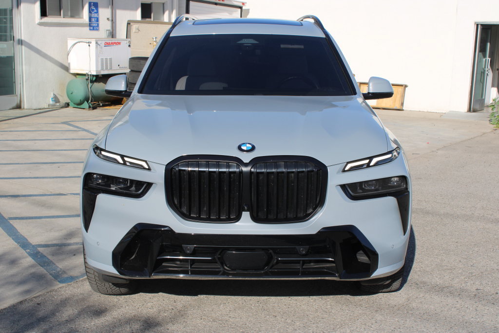 Used 2024 BMW X7 xDrive40i w/ M Sport Package AWD/4WD image 2