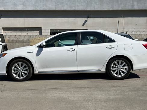 Used 2012 Toyota Camry XLE w/ Convenience Pkg image 6
