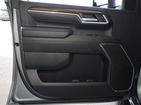 Used 2025 Chevrolet Silverado 3500 LT w/ Convenience Package image 13