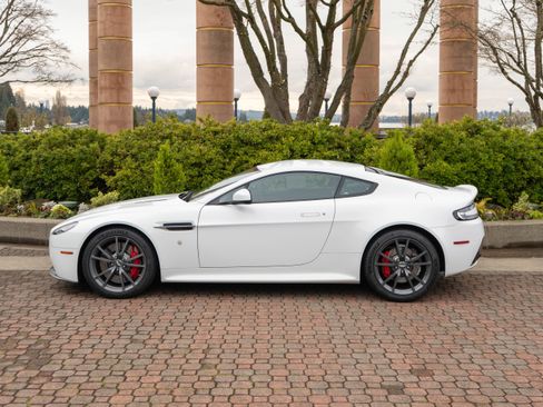 Used 2015 Aston Martin V8 Vantage GT image 33