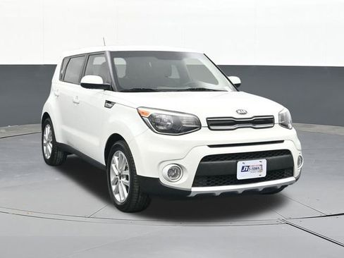 Used 2017 Kia Soul + image 21