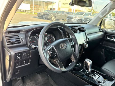 Used 2021 Toyota 4Runner TRD Off-Road Premium w/ Moonroof Package AWD/4WD image 11