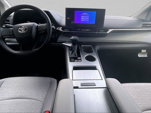 New 2026 Toyota Sienna LE image 4