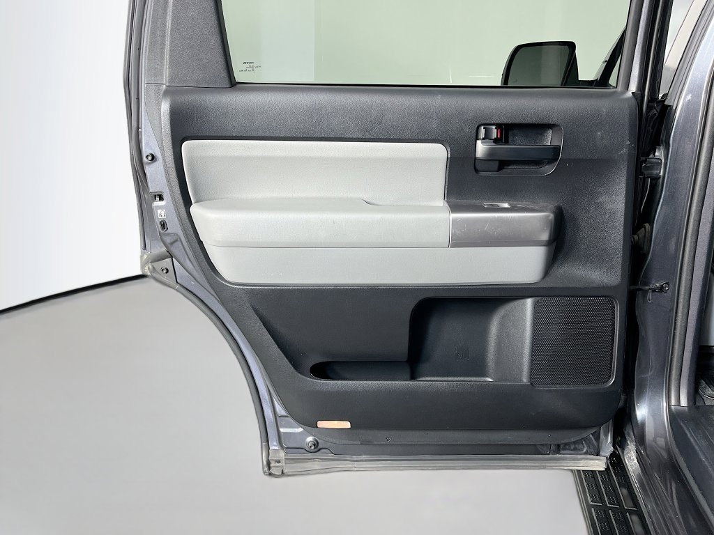 Used 2019 Toyota Sequoia SR5 AWD/4WD image 29
