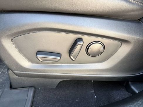 Used 2023 Ford Explorer XLT w/ Equipment Group 202A AWD/4WD image 15