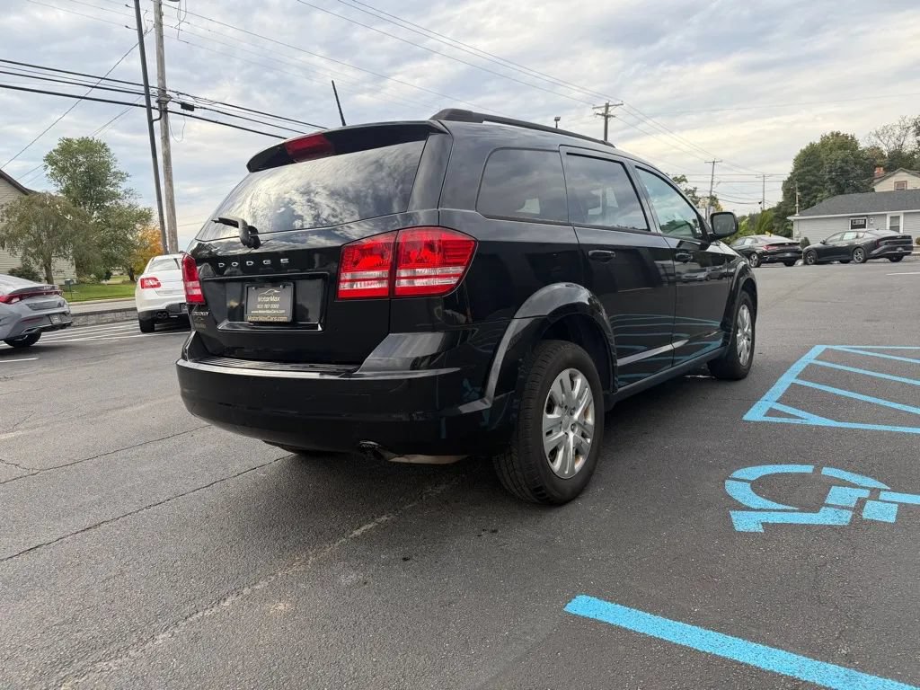 Used 2018 Dodge Journey SE w/ Connectivity Group FWD image 3