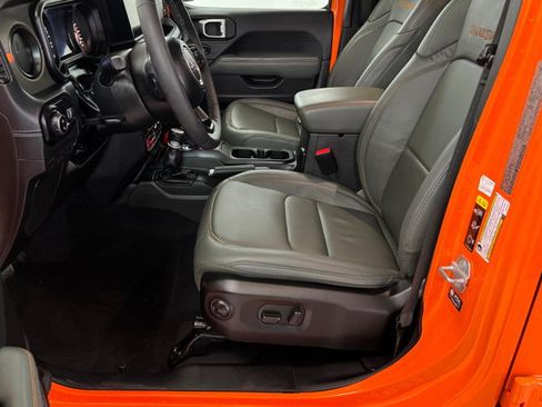 Used 2025 Jeep Gladiator Mojave image 17