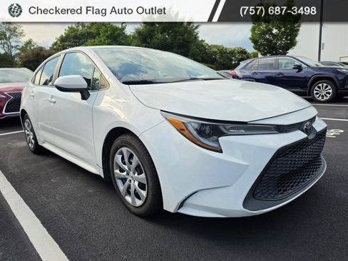 Used 2020 Toyota Corolla LE FWD image 3