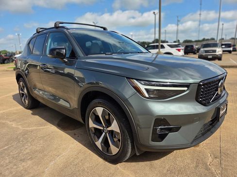 Used 2026 Volvo XC40 B5 Plus w/ Protection Package Premier AWD/4WD image 3