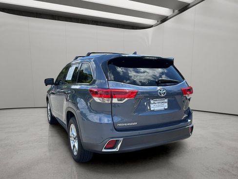 Used 2018 Toyota Highlander Limited FWD image 3