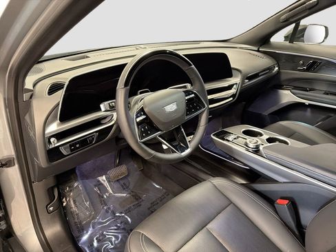 Used 2024 Cadillac Lyriq Sport AWD/4WD image 12