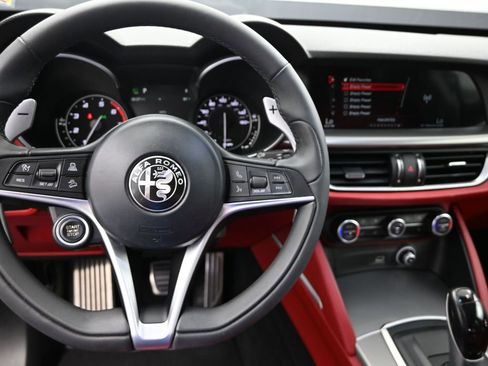 Used 2018 Alfa Romeo Stelvio Sport w/ Quick Order Package 22J Sport image 19