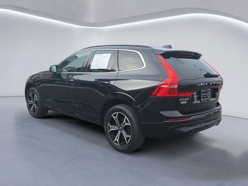 Used 2022 Volvo XC60 B5 Momentum w/ Climate Package image 5