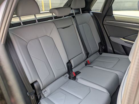 New 2025 Audi Q3 2.0T Premium image 11